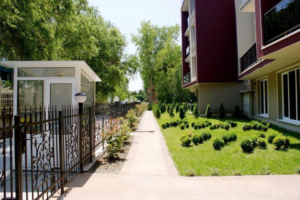 Уютные Апартаменты Vip Park Солнечный берег Экстерьер фото